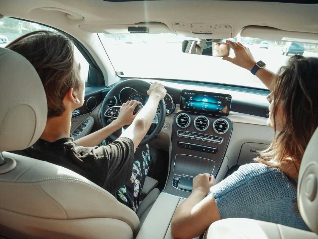 10 Easy Tips to Keep Your Car Interior Clean and Tidy for Busy Parents